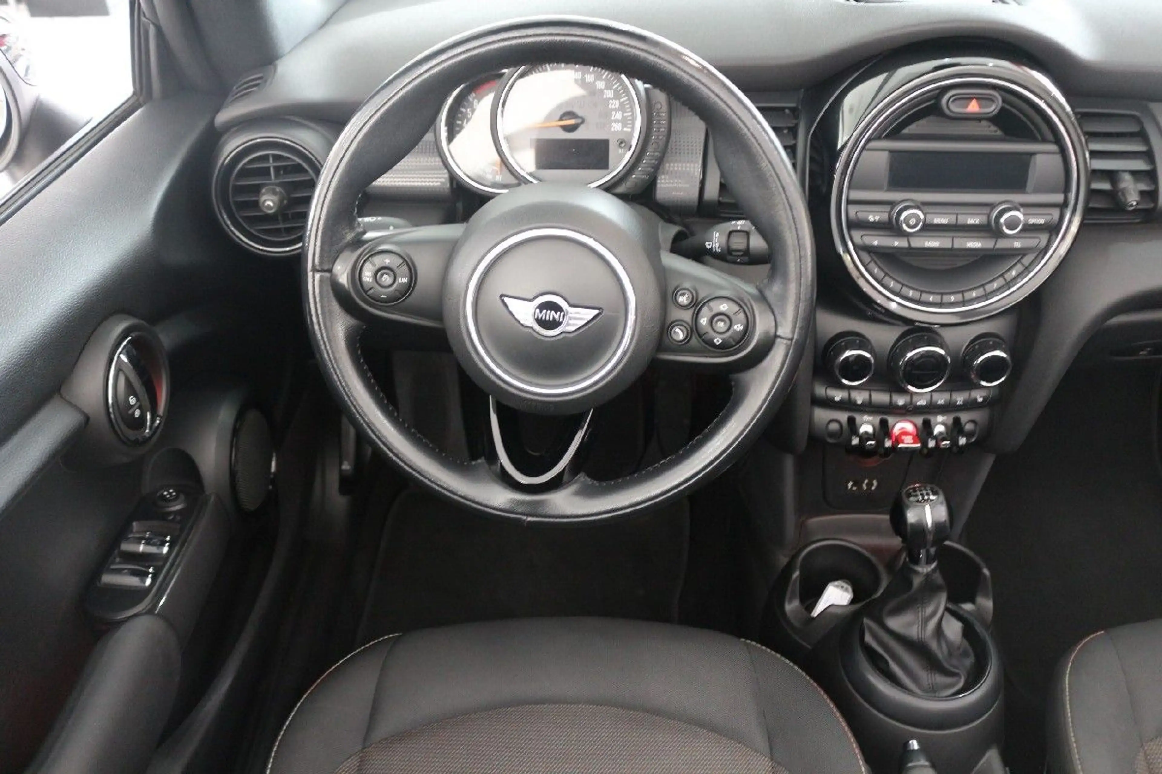 MINI Cooper Cabrio - Sitzheizung-Tempomat-PDC-UJack — photo 14