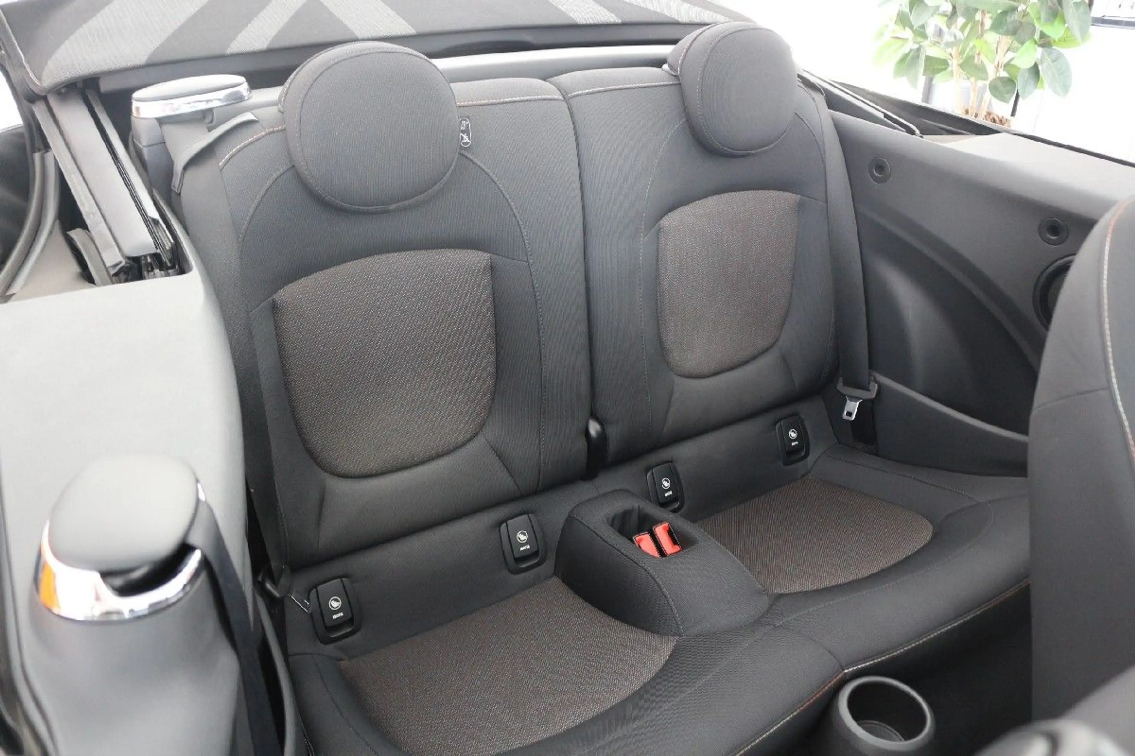 MINI Cooper Cabrio - Sitzheizung-Tempomat-PDC-UJack — photo 12