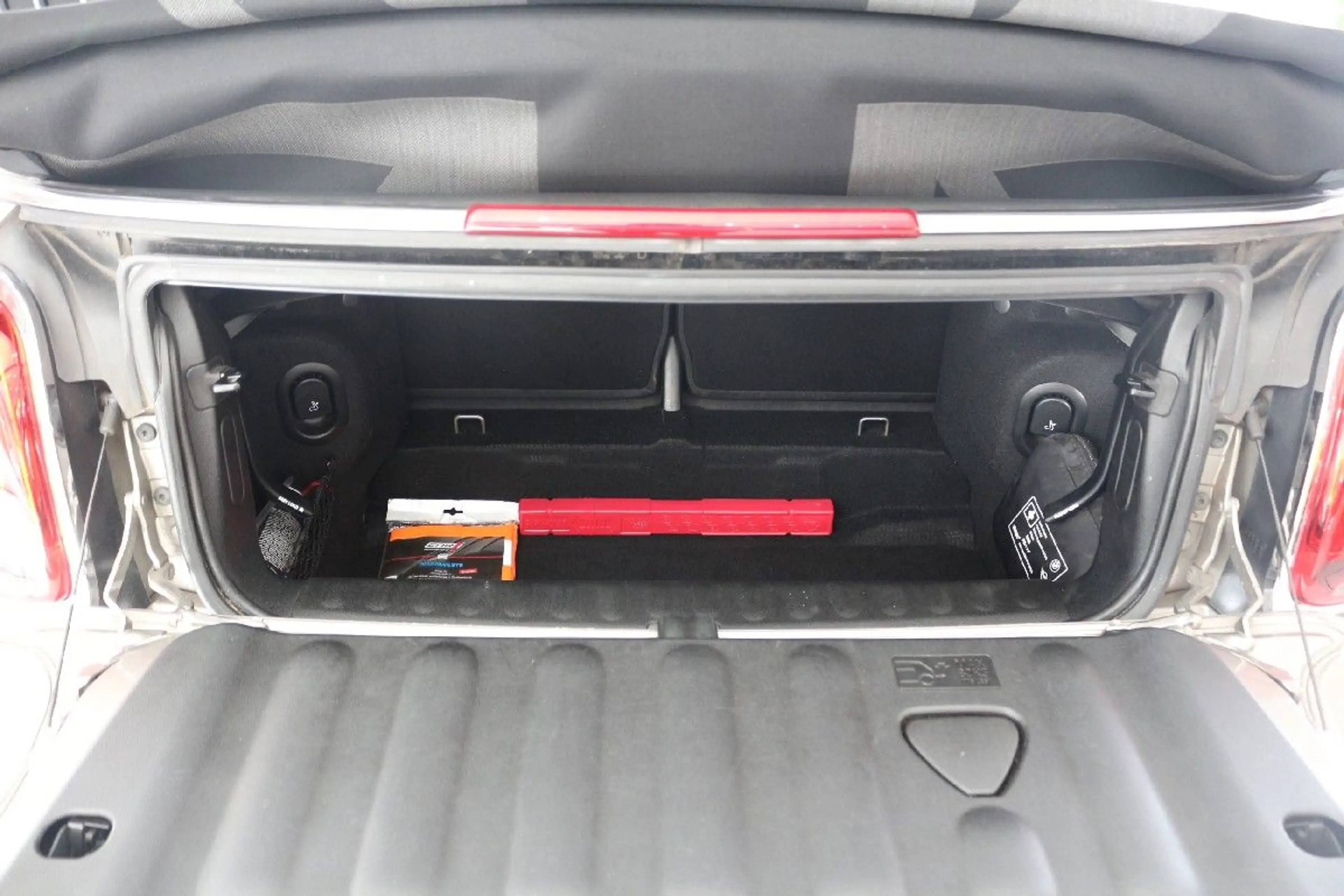 MINI Cooper Cabrio - Sitzheizung-Tempomat-PDC-UJack — photo 8
