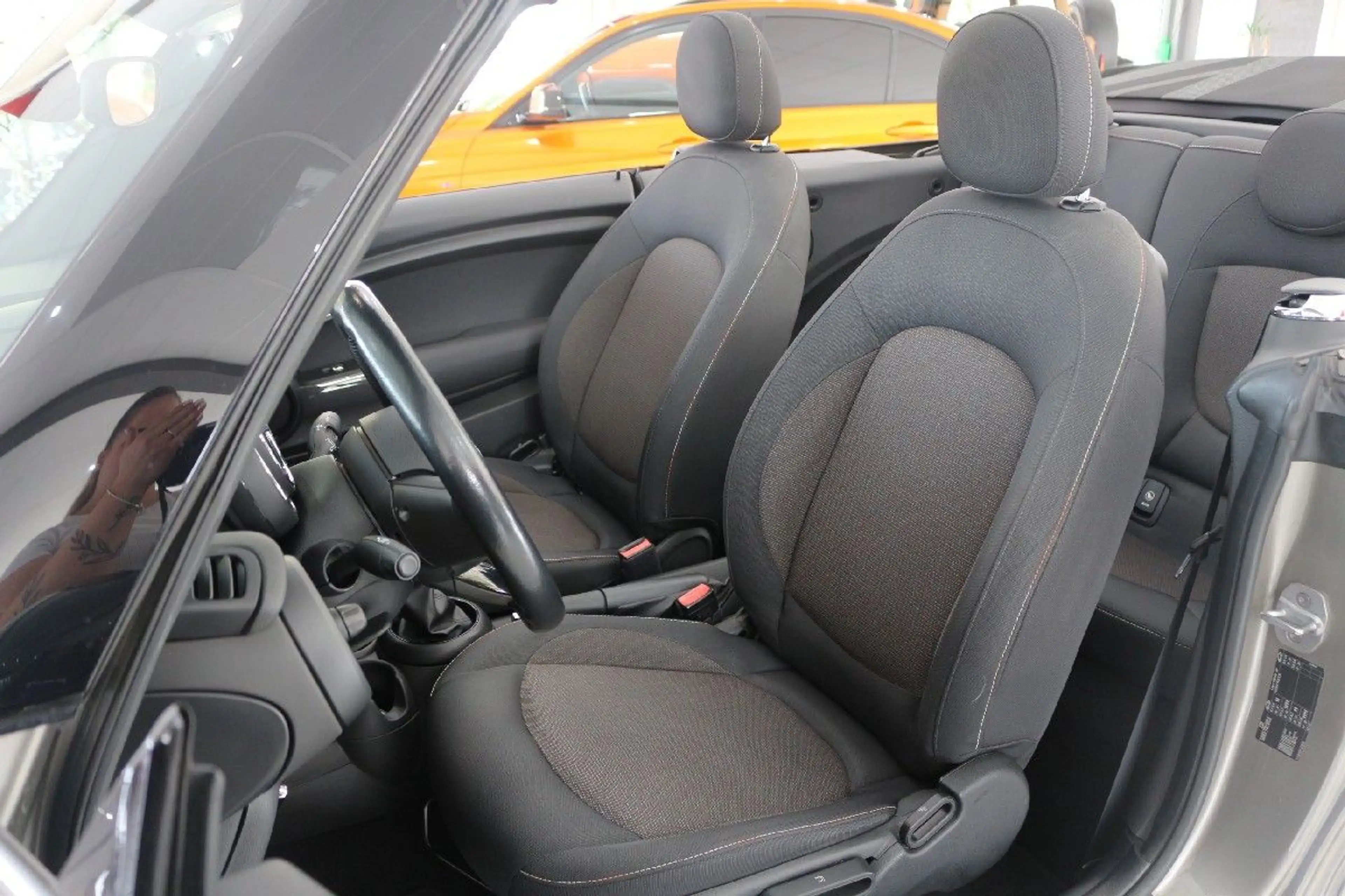 MINI Cooper Cabrio - Sitzheizung-Tempomat-PDC-UJack — photo 9