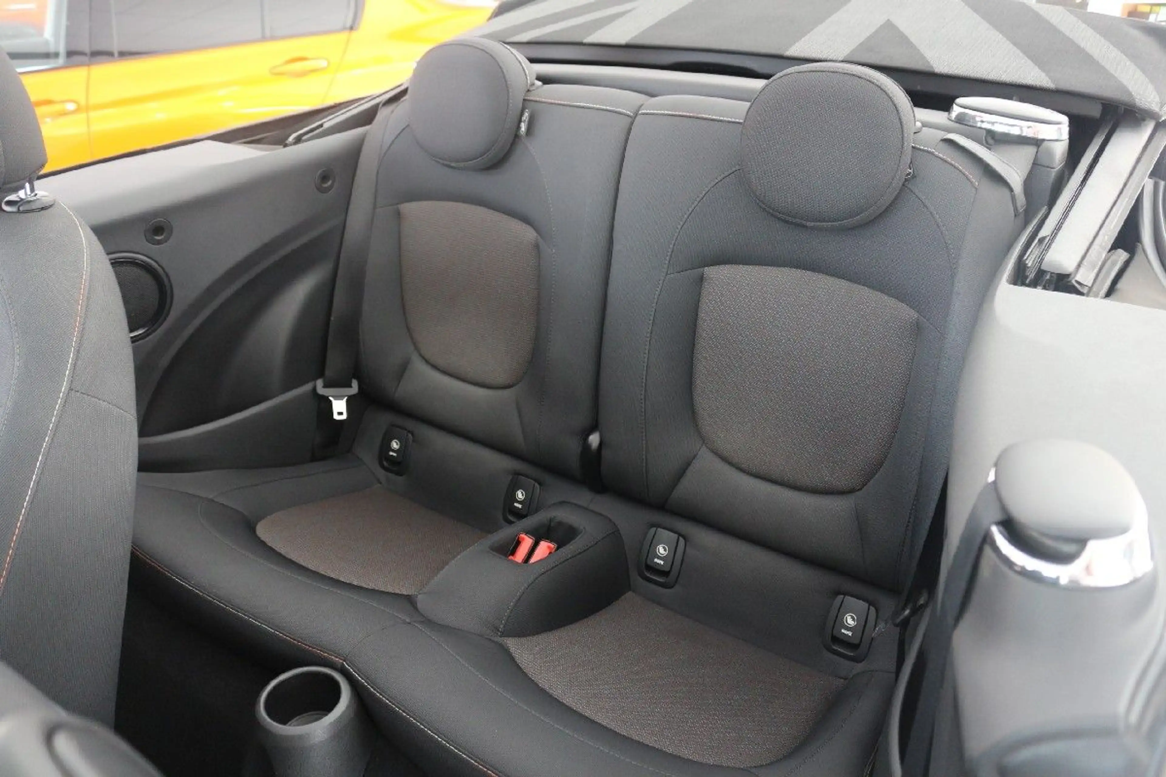 MINI Cooper Cabrio - Sitzheizung-Tempomat-PDC-UJack — photo 10