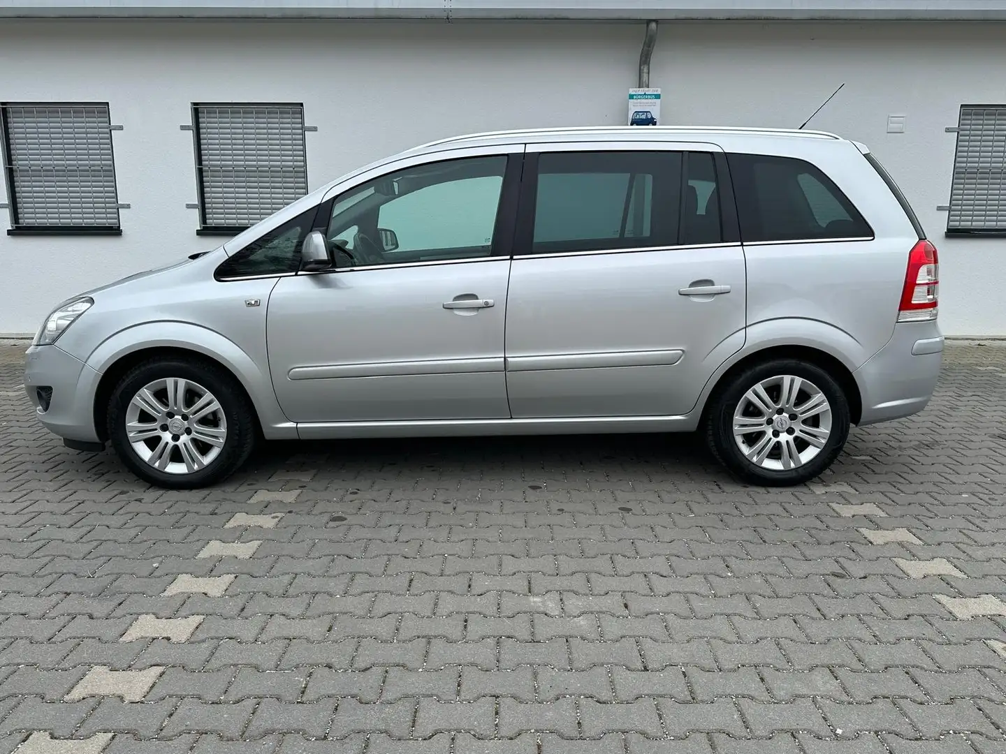 Opel Zafira Family Plus PDC/ 7 Sitzer Grau - 2
