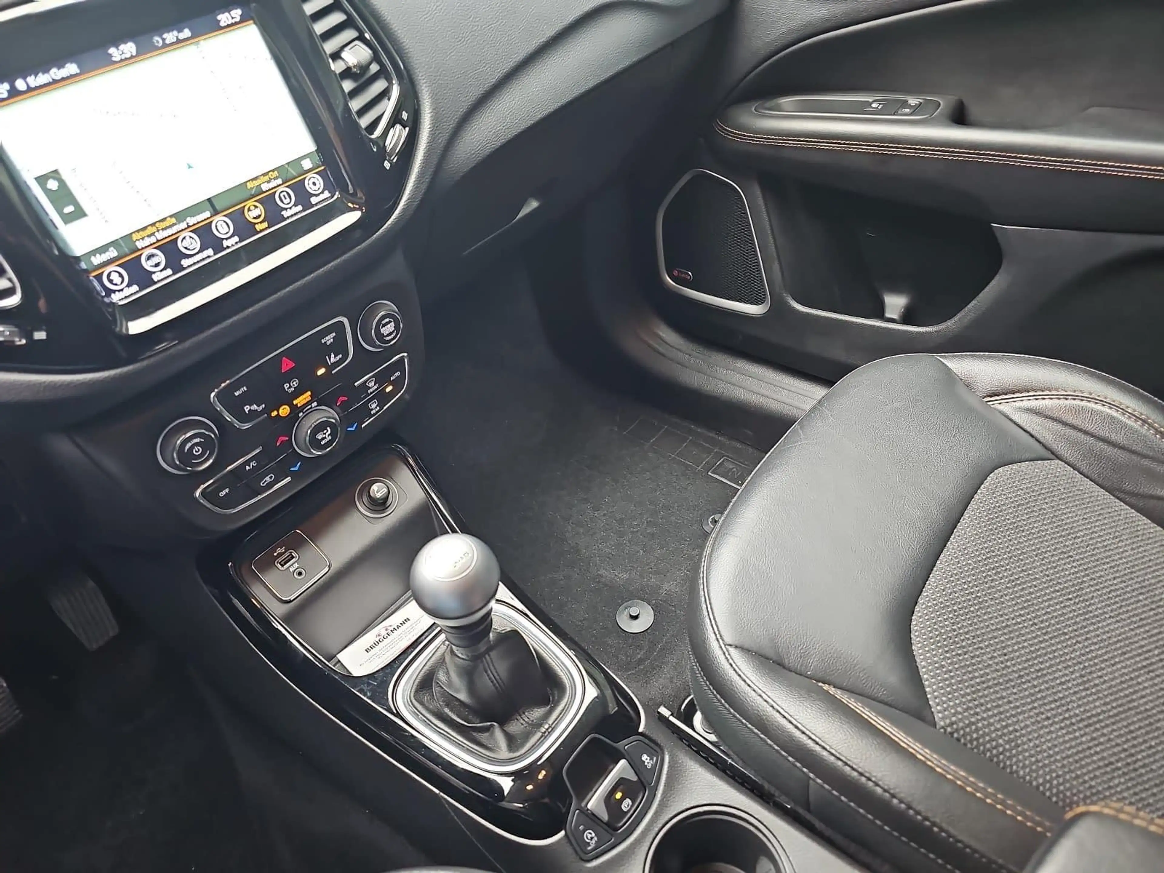 Jeep Compass COMPASS 1.4 MULTIAIR LIMITED FWD WINTER — photo 13