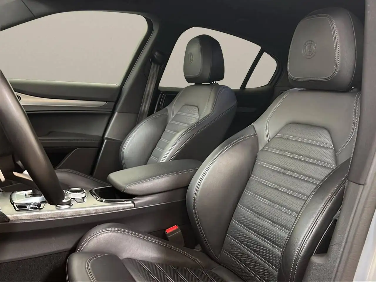 Alfa Romeo Stelvio 2024 — фото 10