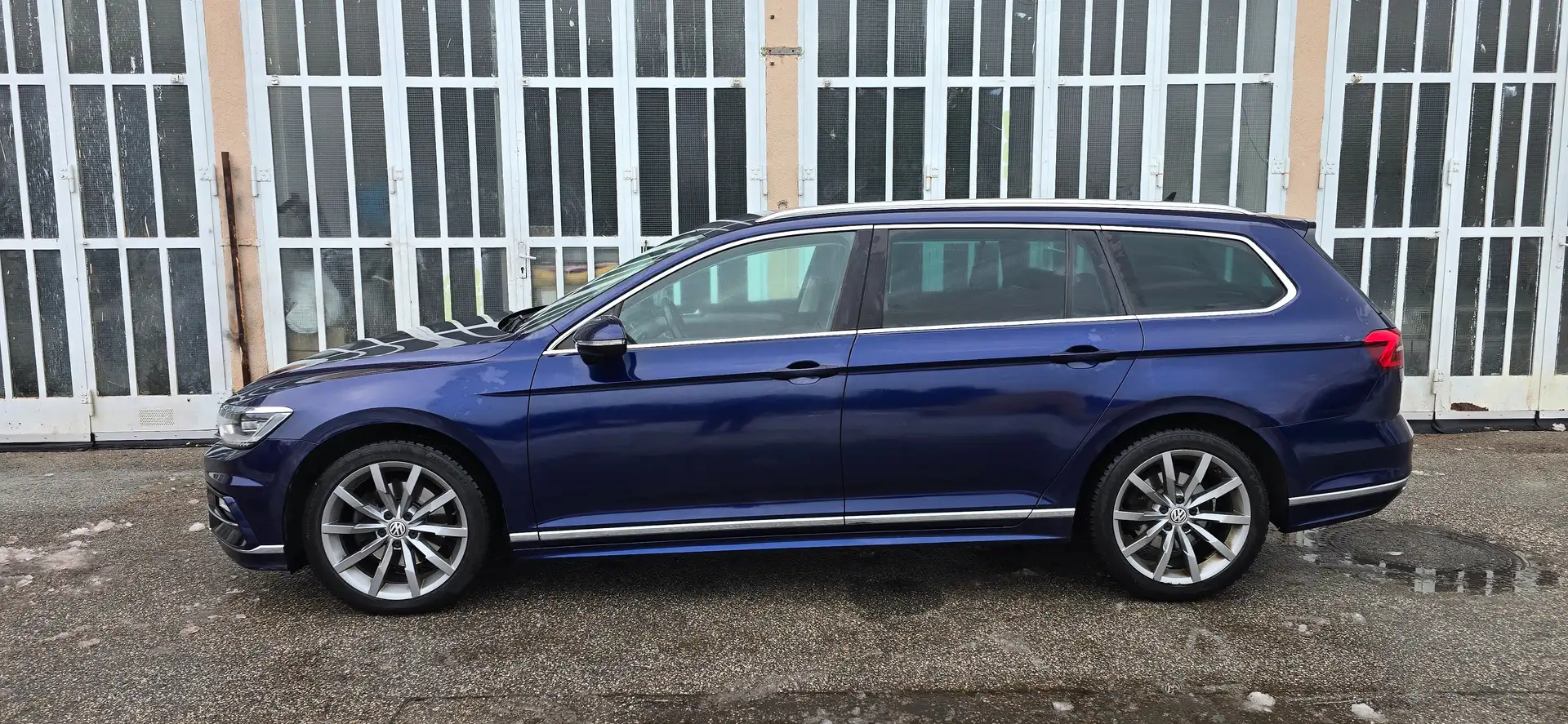 Volkswagen Passat Variant Highline 2,0 TDI DSG R-Line*LED*AHK*1Besitz*Kamera Blau - 2