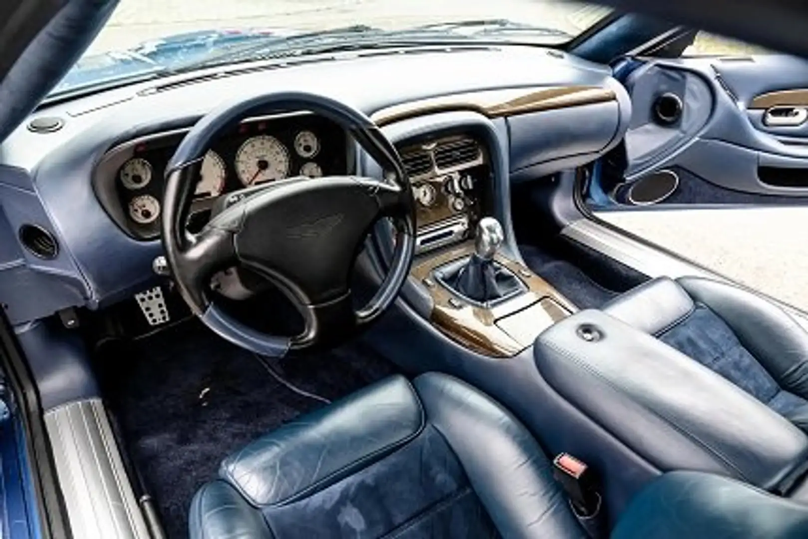 Aston Martin DB 5,9-Liter -V12-Motor Azul - 1