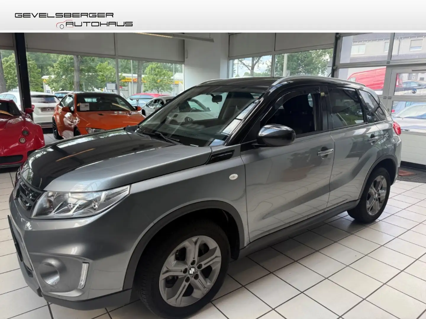 Suzuki Vitara 1.6 DDiS Comfort 4x2 Navi,Bluetooth 17 Zoll Klima Grau - 1