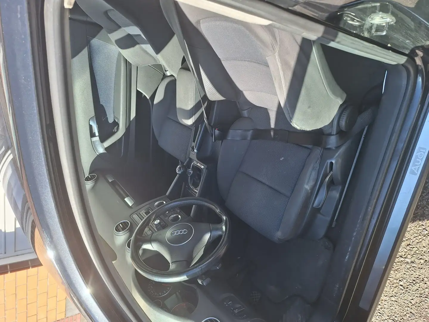 Audi A3 2.0 TDi 16v Ambiente Noir - 2