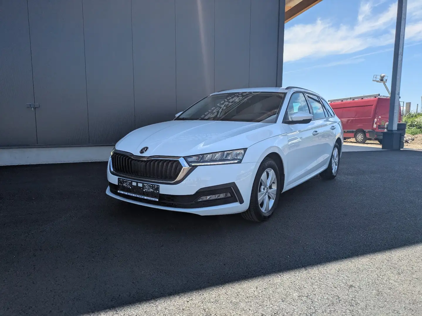 Skoda Octavia Combi 2,0 TDI Business DSG Weiß - 2