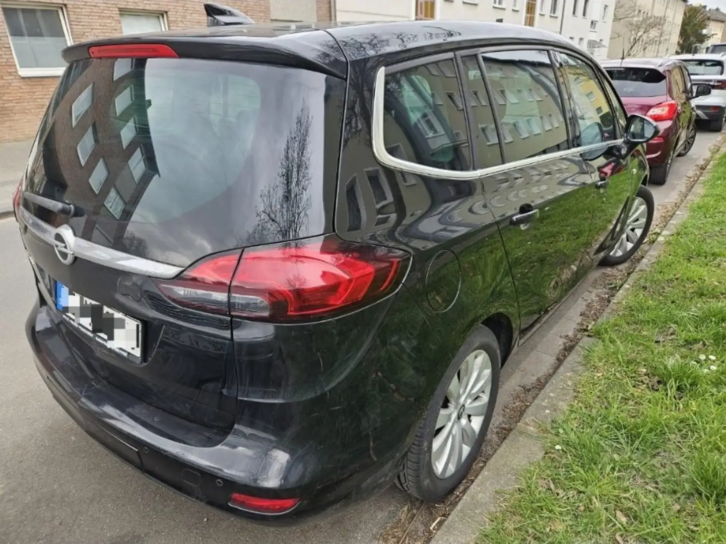 Opel Zafira Innovation Schwarz - 2