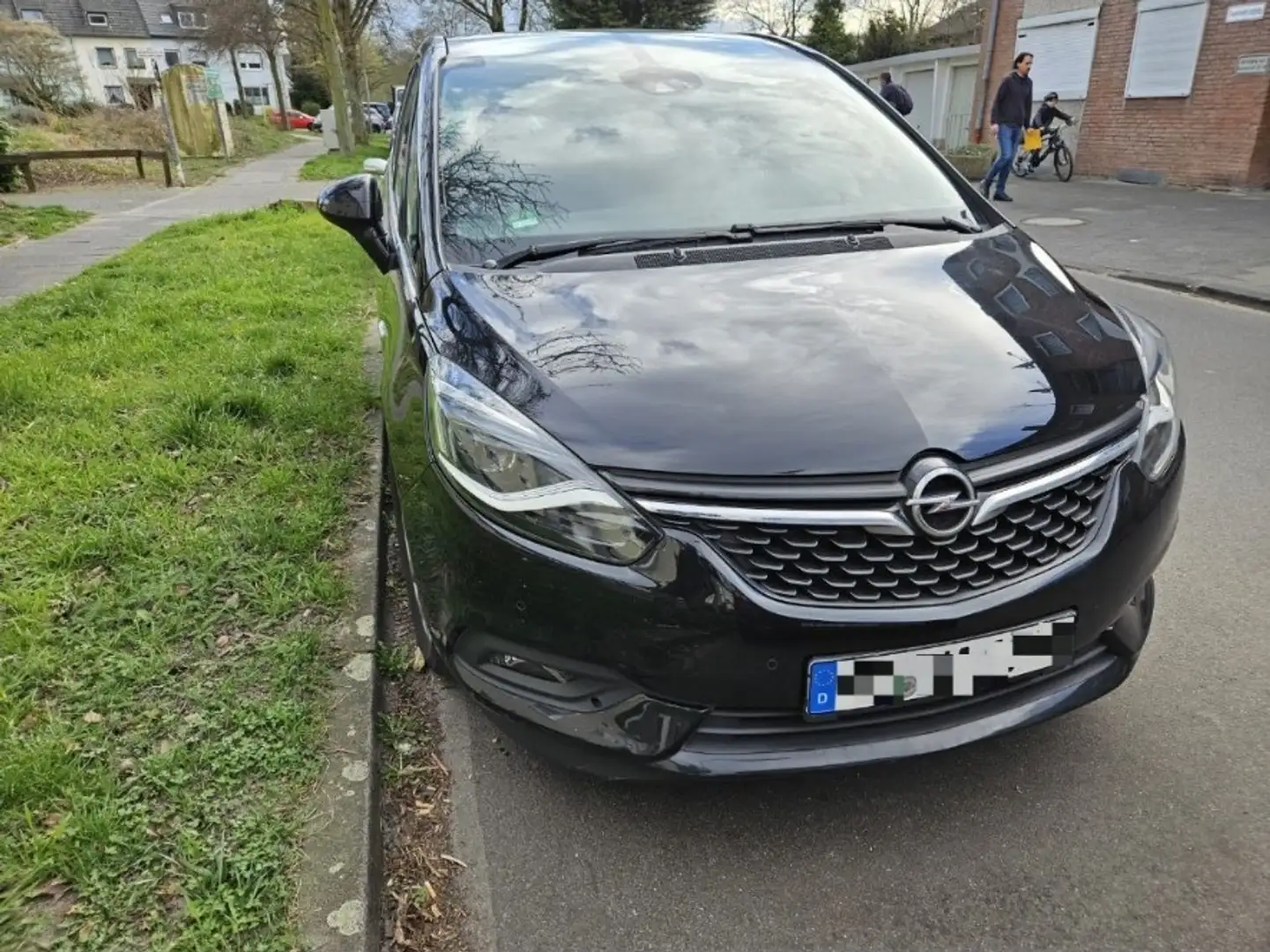 Opel Zafira Innovation Schwarz - 1