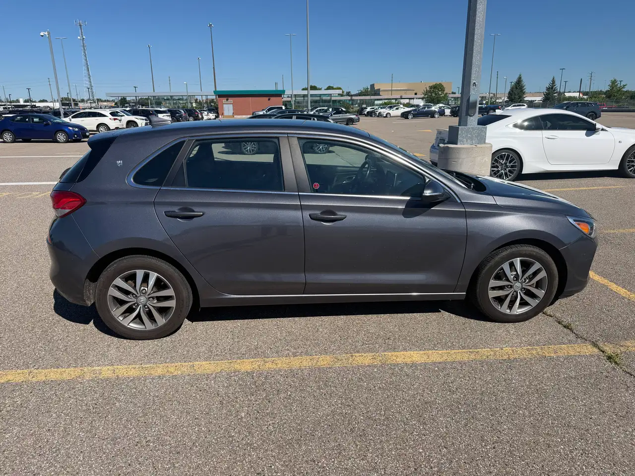 Hyundai ELANTRA photo Hyundai ELANTRA