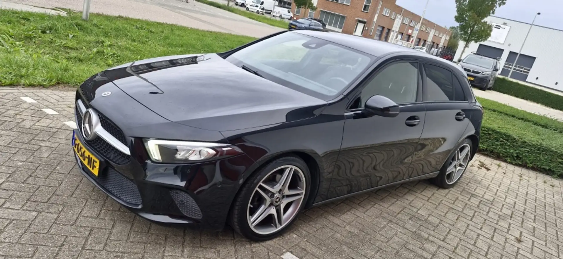 Mercedes-Benz A 180 Advantage Zwart - 1