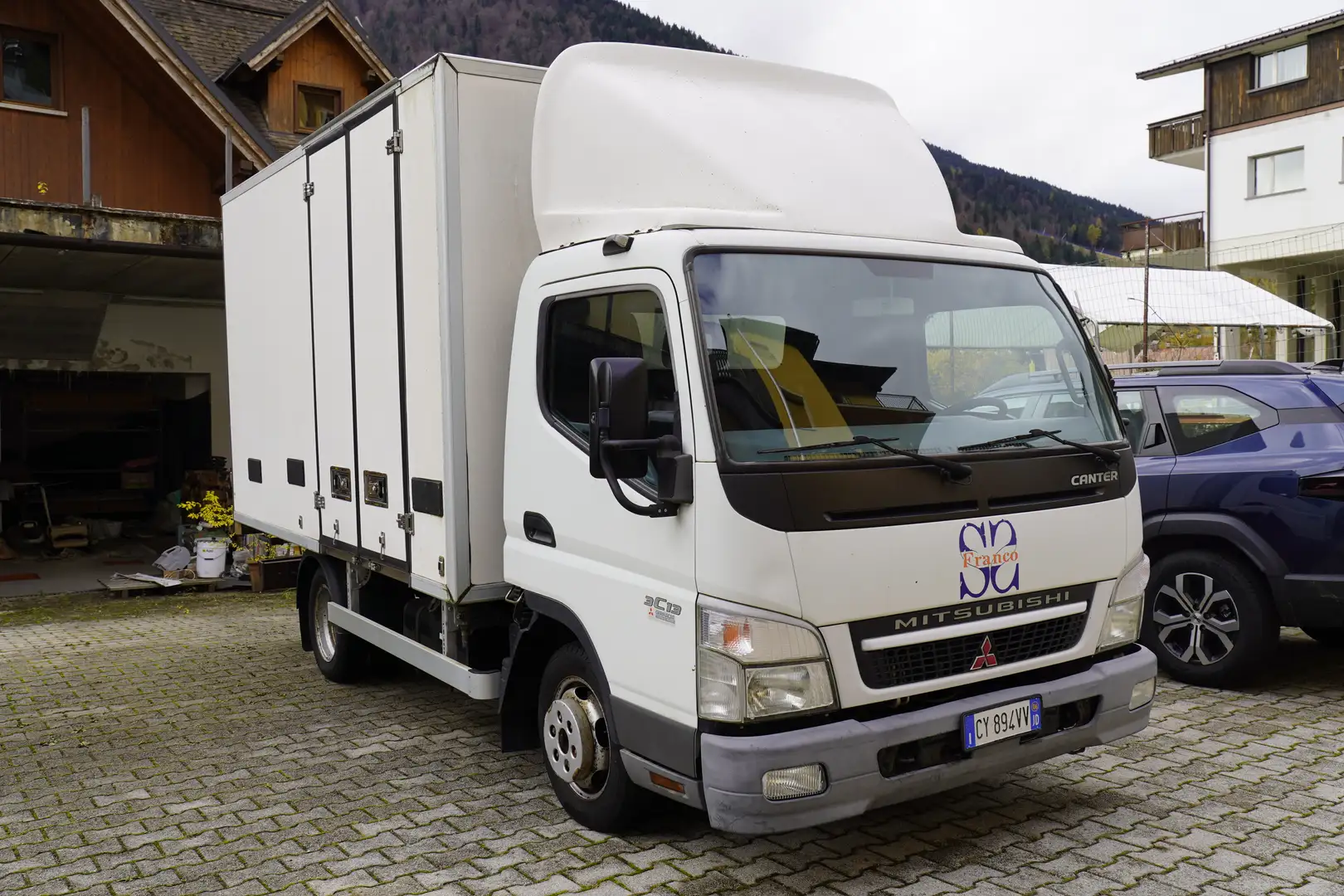 Mitsubishi Canter - 1