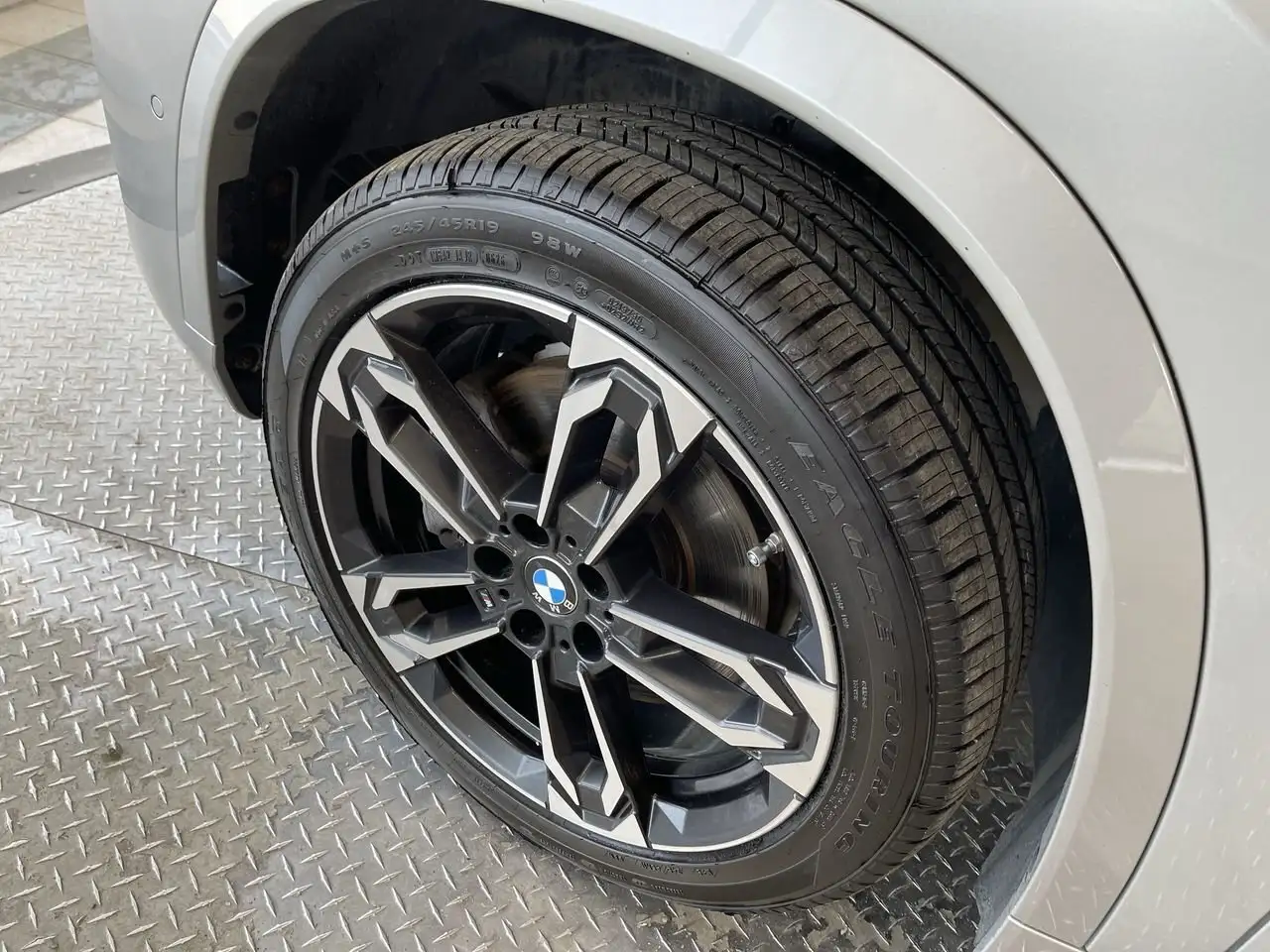 BMW X1 photo BMW X1