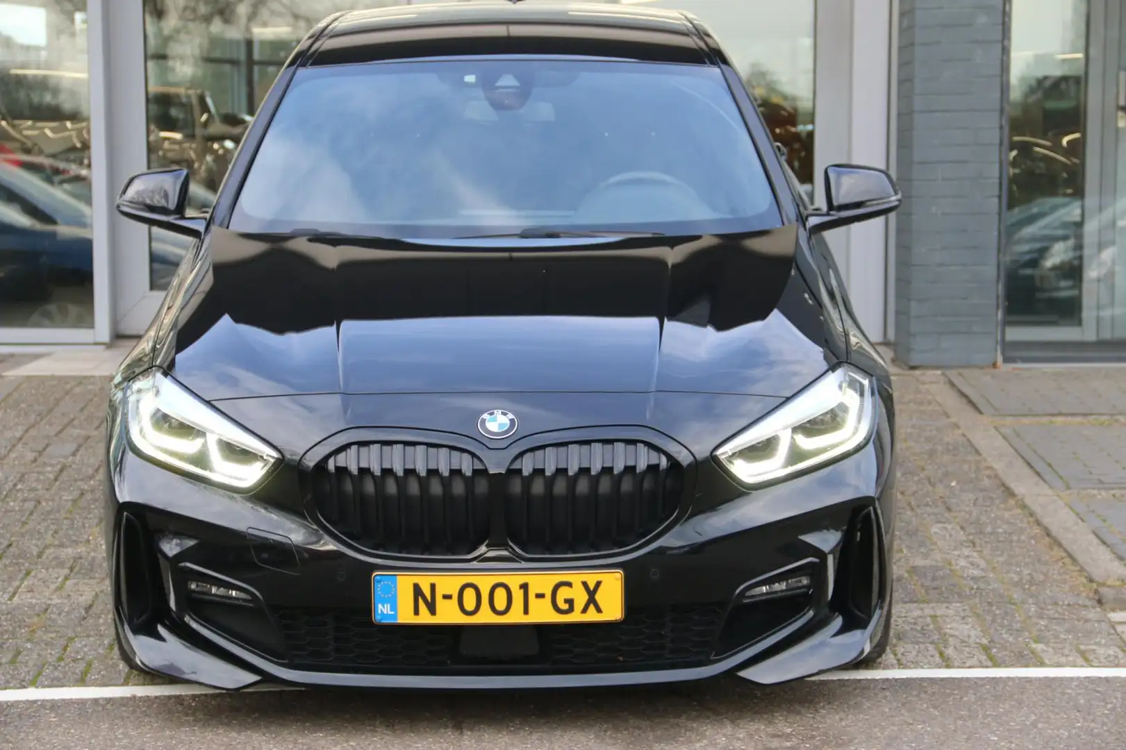 BMW 118 1-serie 118i Business Edition M-PAKKET NL-AUTO NAP Zwart - 2