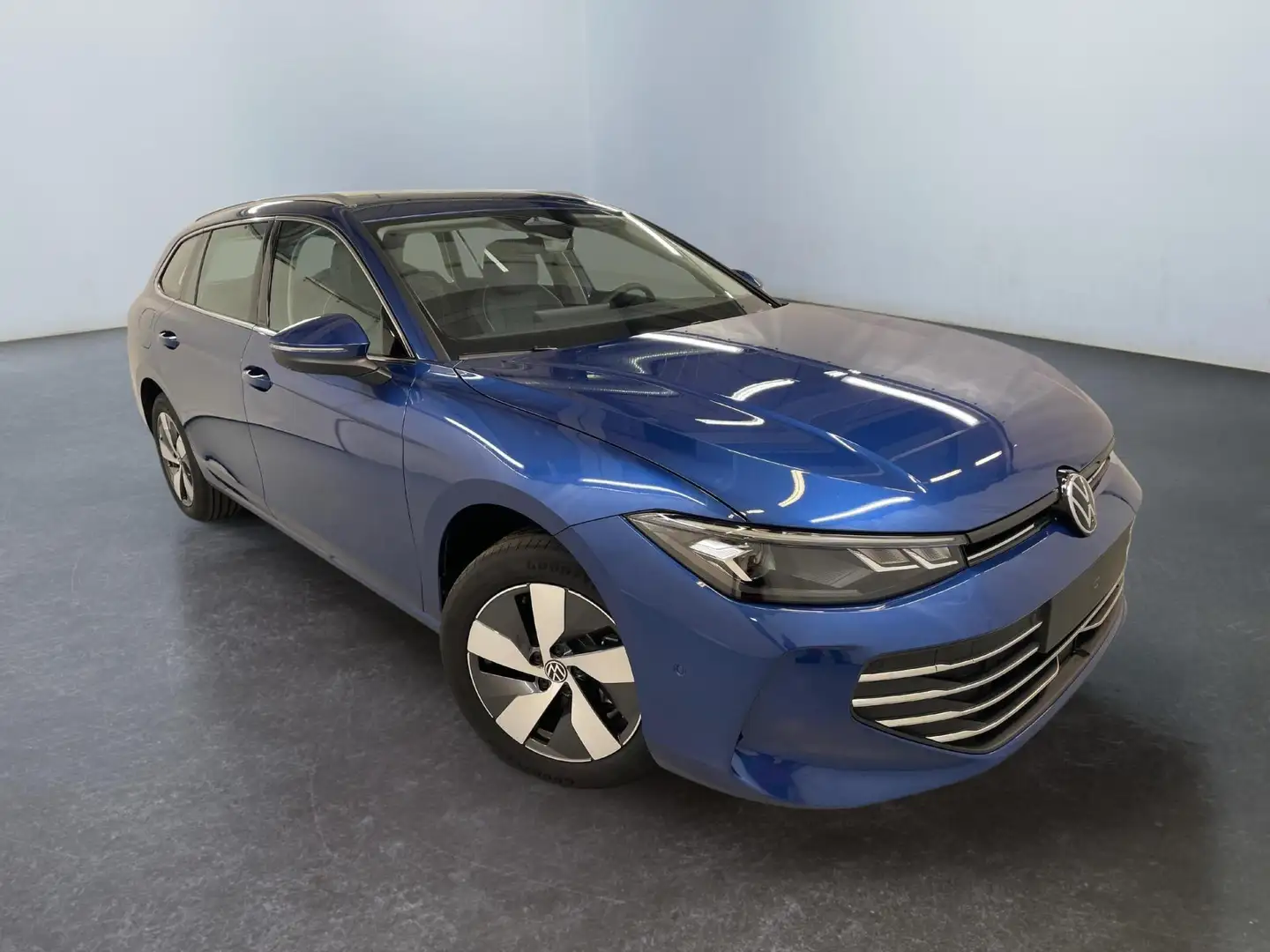 Volkswagen Passat Variant Business 1.5 eTSI 150PS/110kW DSG7 2025 +17" Bo... Blauw - 1