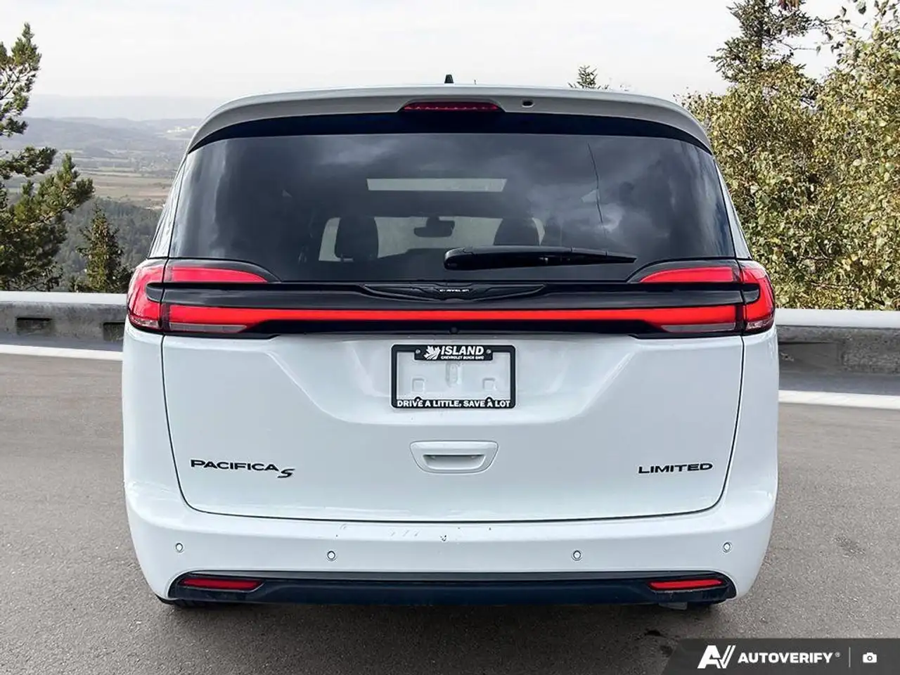 Chrysler Pacifica photo Chrysler Pacifica