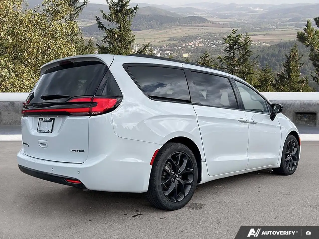 Chrysler Pacifica photo Chrysler Pacifica