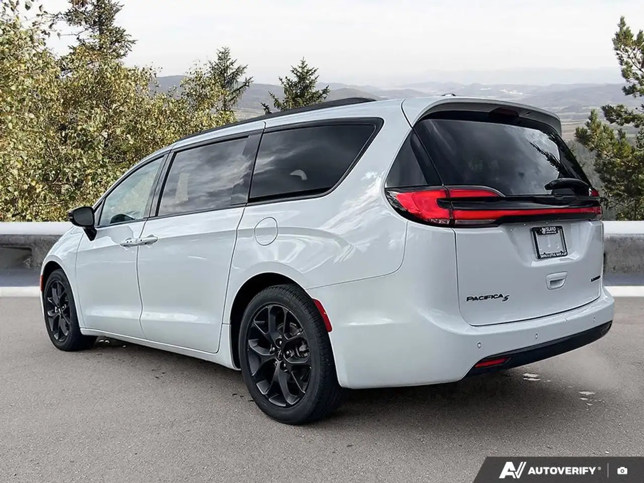 Chrysler Pacifica photo Chrysler Pacifica
