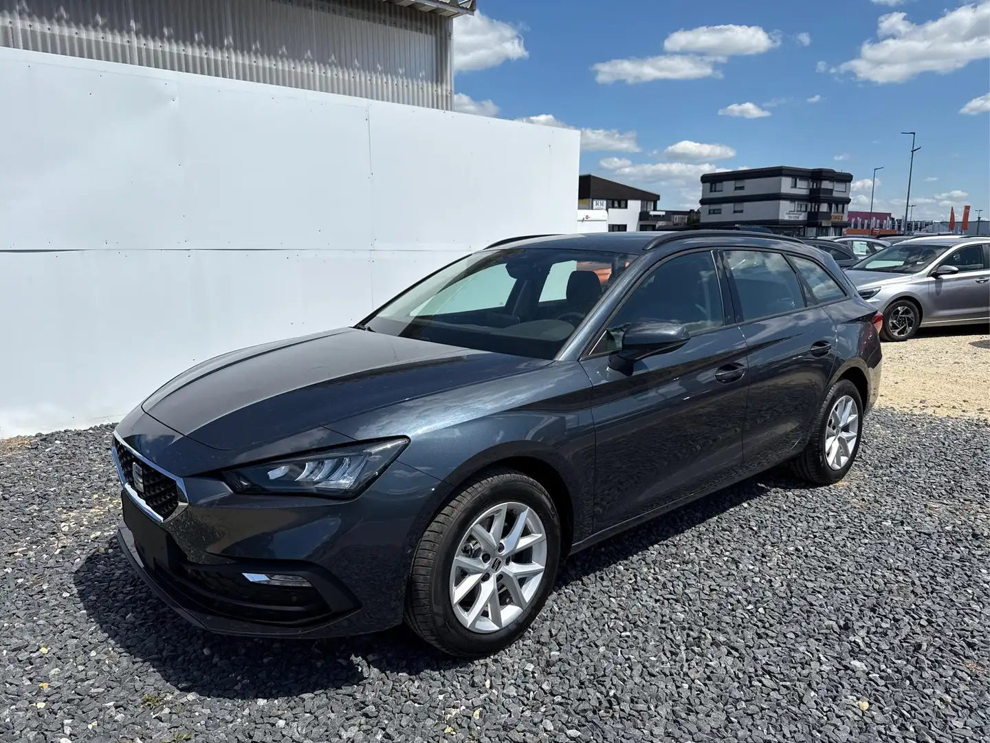 SEAT Leon Sportstourer STYLE 1.5 TSI ACC RFK PDC v+h KLIM... Gris - 1