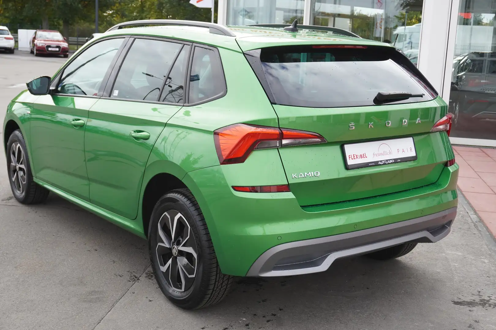 Skoda Kamiq 1.0 TSI Drive 125 LED SmartLink AHK PDC Grün - 2