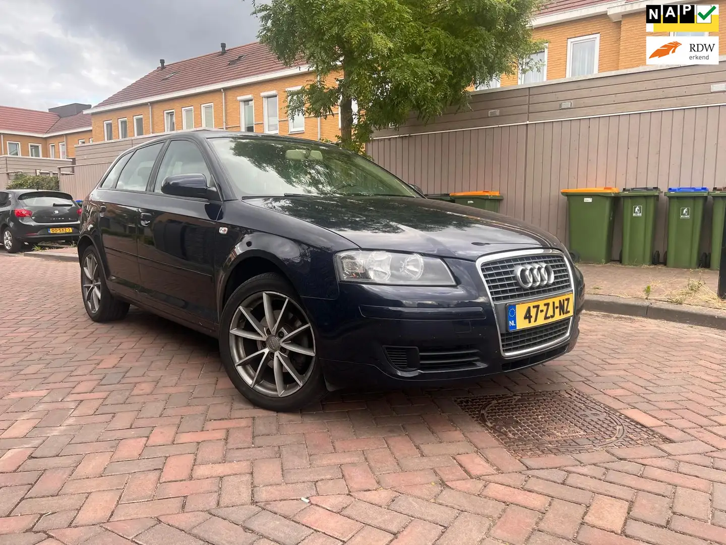 Audi A3 Sportback 1.4 TFSI Attraction Business Blauw - 1