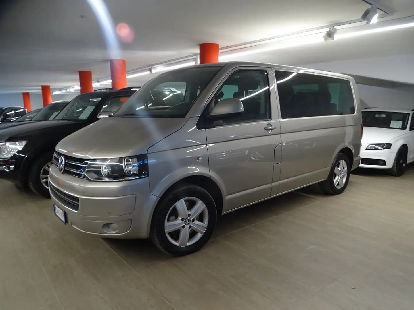 Volkswagen T5 Multivan 2.0 TDI letto 7 posti 180 CV Grigio - 2