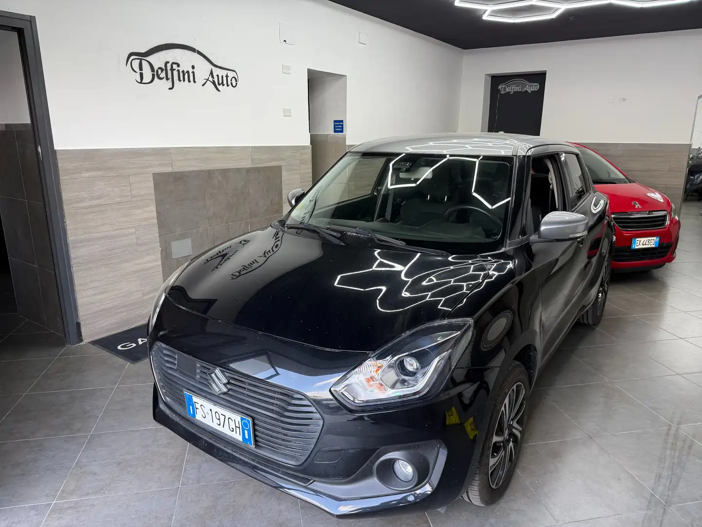 Suzuki Swift Swift VI 2017 1.2h Top allgrip 4wd my19 Schwarz - 1