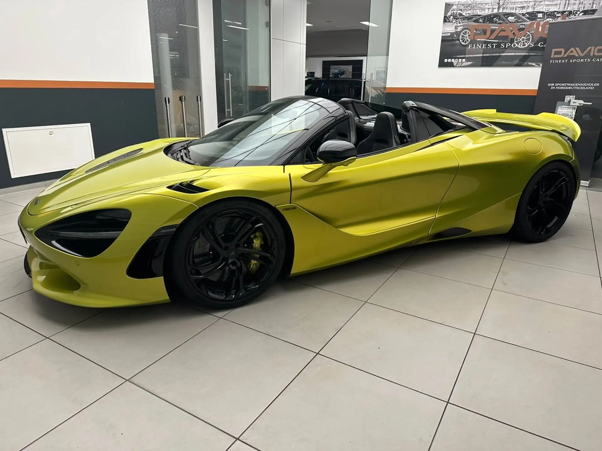 맥라렌 750S 750 2024 옐로 사진 4
