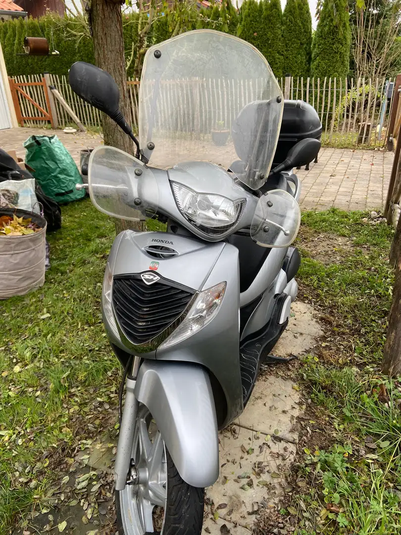 Honda SH 125i Srebrny - 1