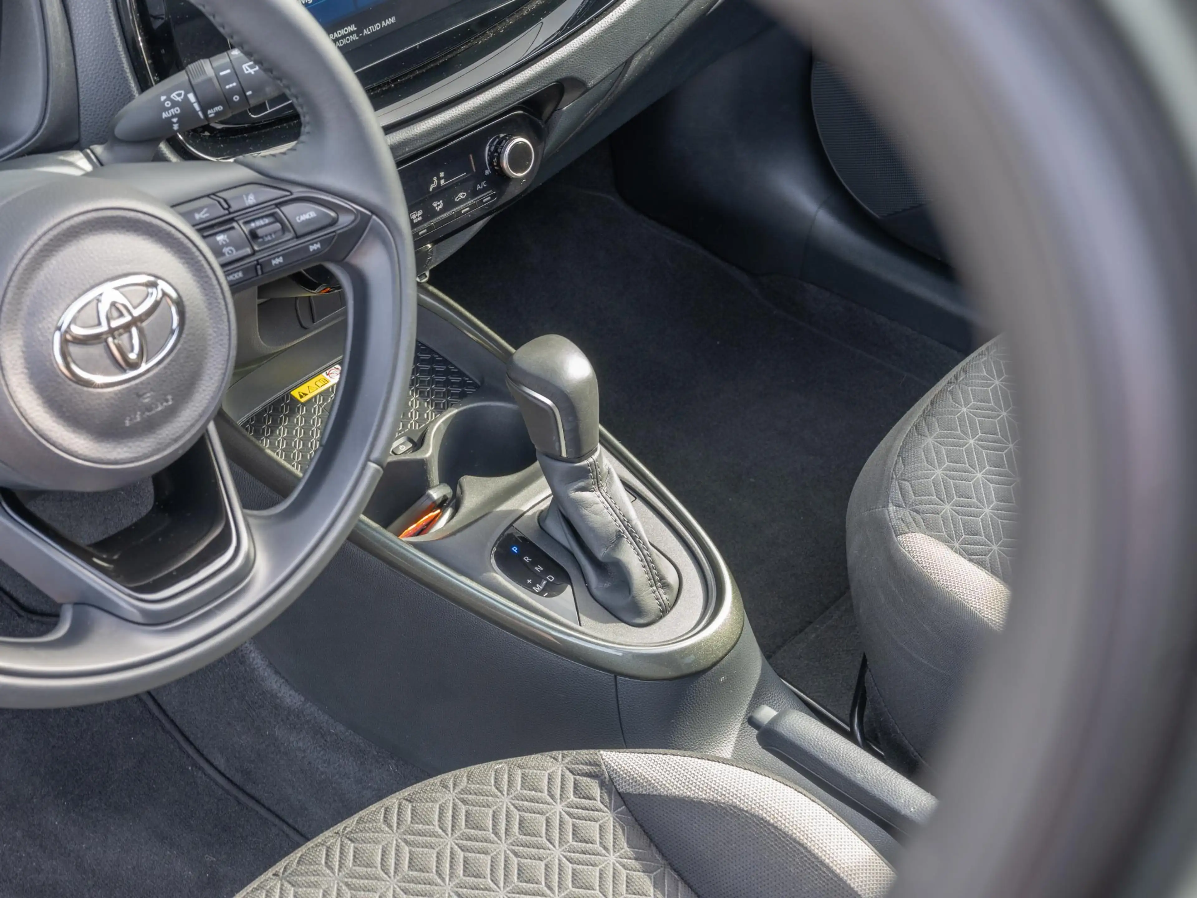 Toyota Aygo X 1.0 VVT-i S-CVT Pulse | Nette staat | Dealer onder — photo 13