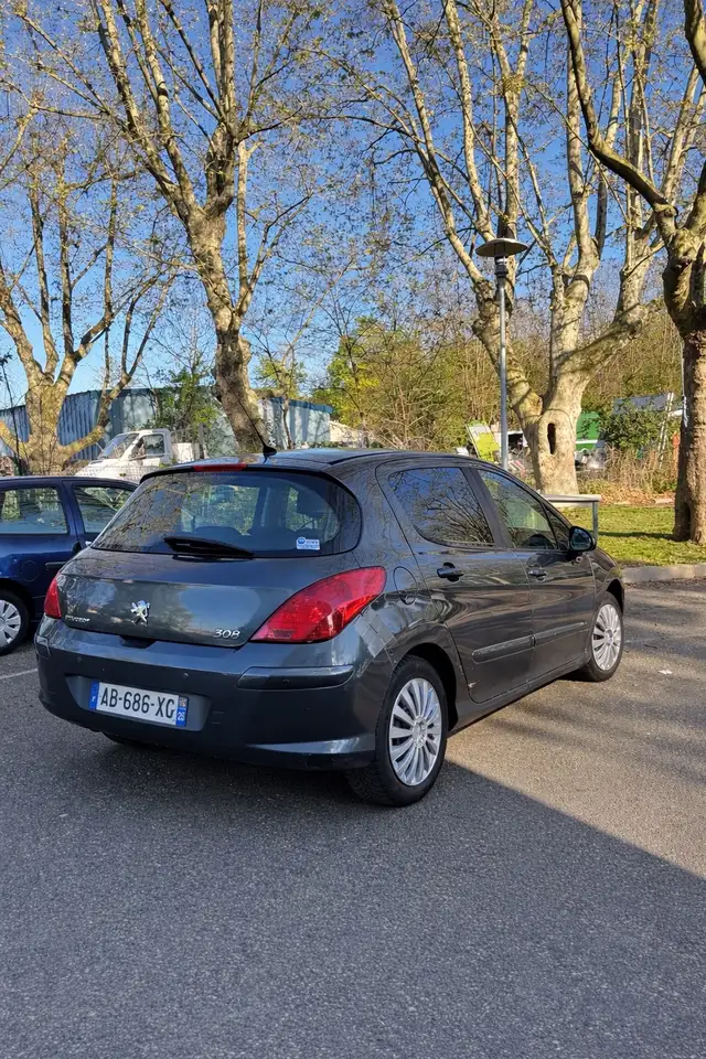 Peugeot 308 SW 1.6 HDi 110ch FAP BVM6 BLUE LION Conf