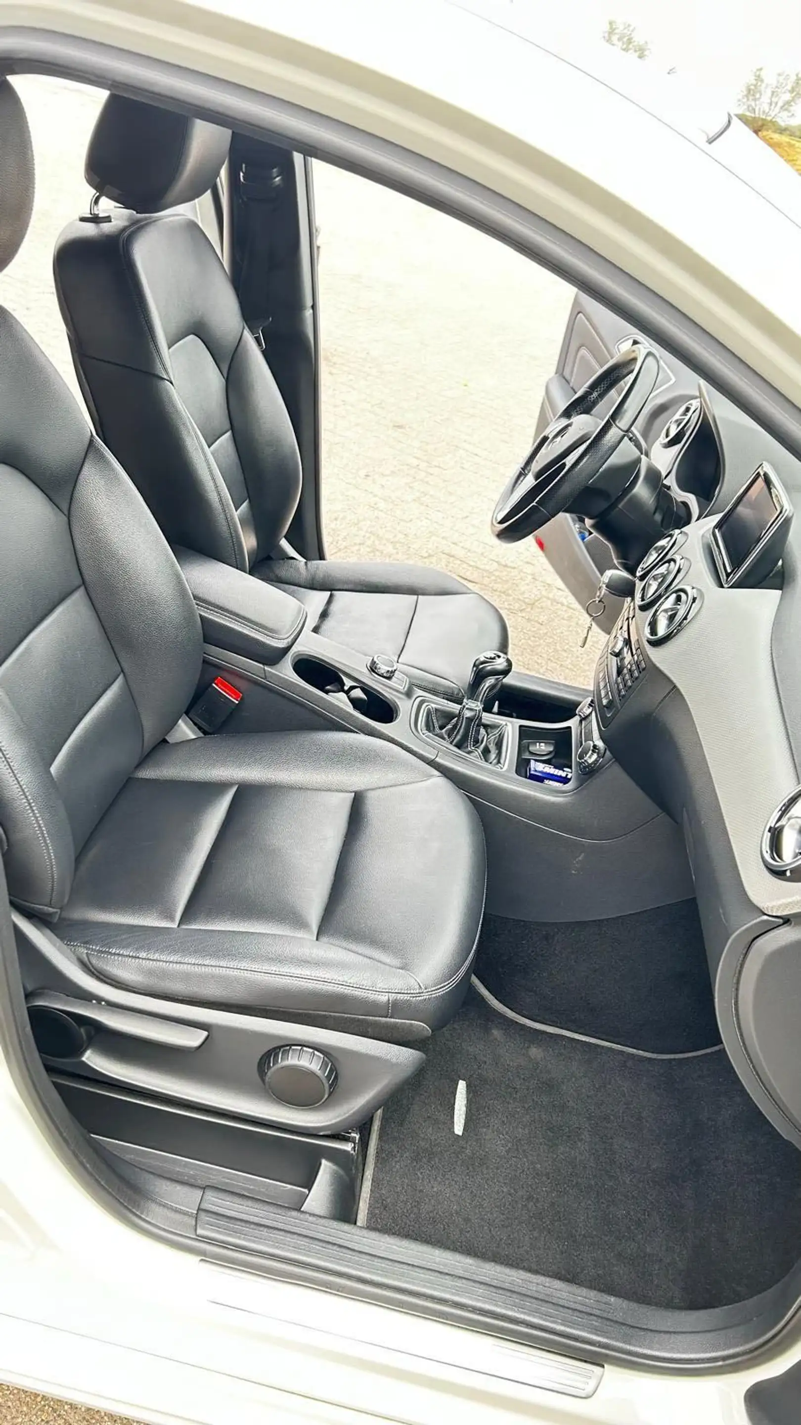 Mercedes-Benz B 180 Prestige AMG-Line — photo 3