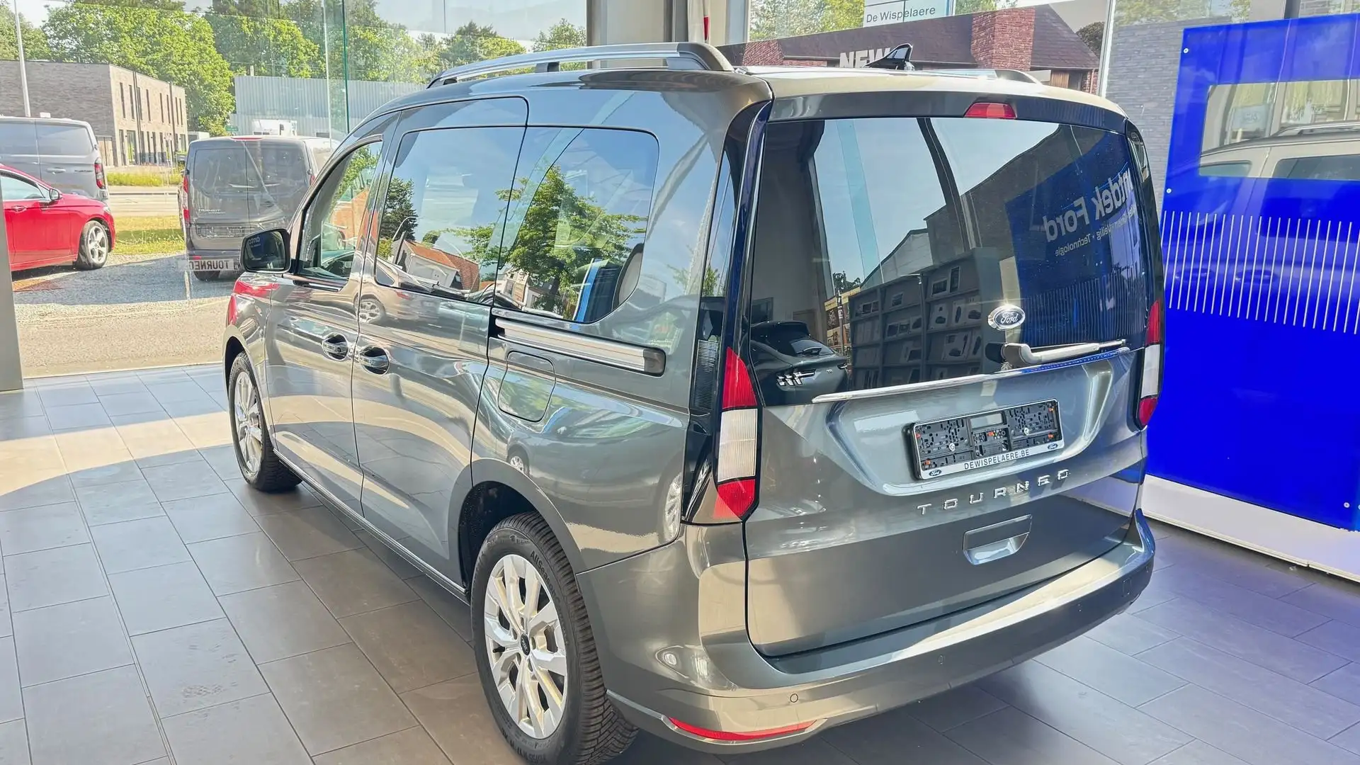 Ford Tourneo Connect Ecoboost Titanium AUT - 2