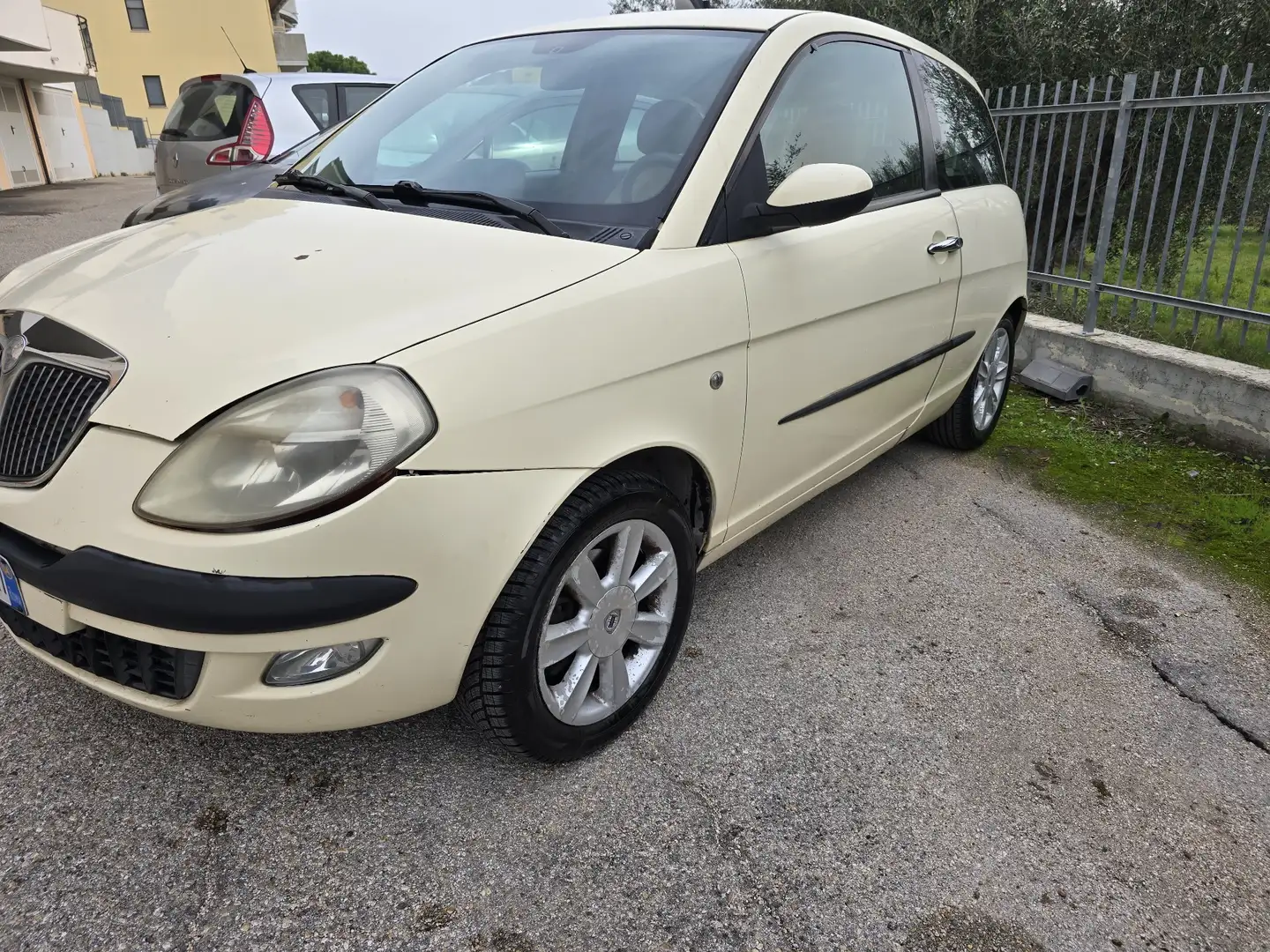 Lancia Ypsilon 1.2 8v Oro - 2