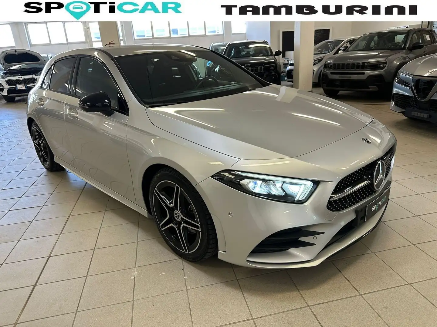 Mercedes-Benz A 180 A 180 d Automatic 4p. Premium srebrna - 1