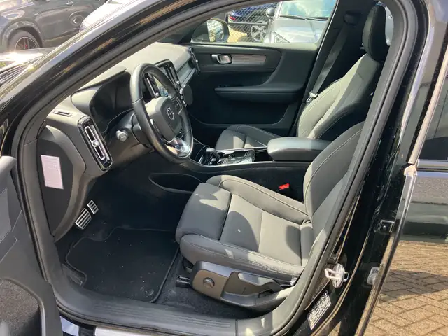Volvo XC40 view 6