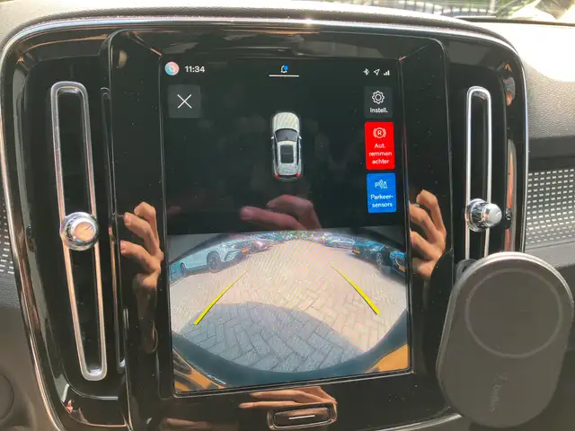Volvo XC40 view 8