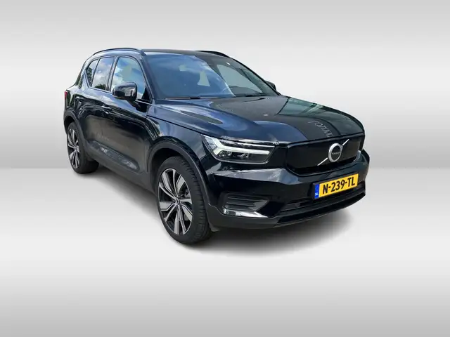 Volvo XC40 view 4
