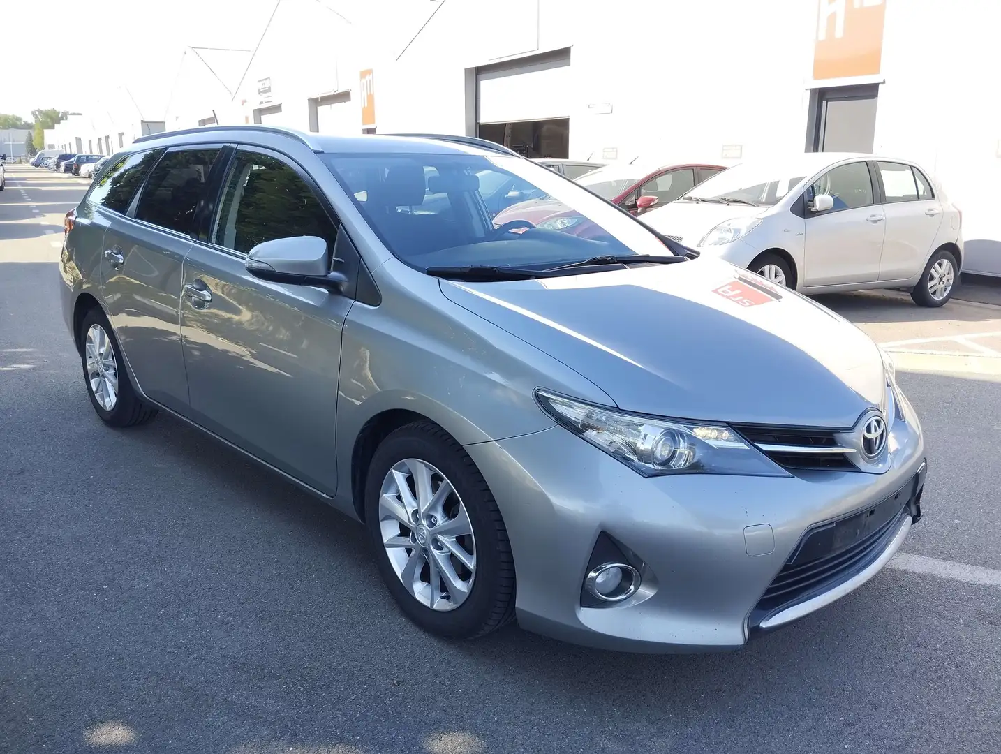 Toyota Auris SW 1.4 D-4D Active Airco Navi Gris - 2