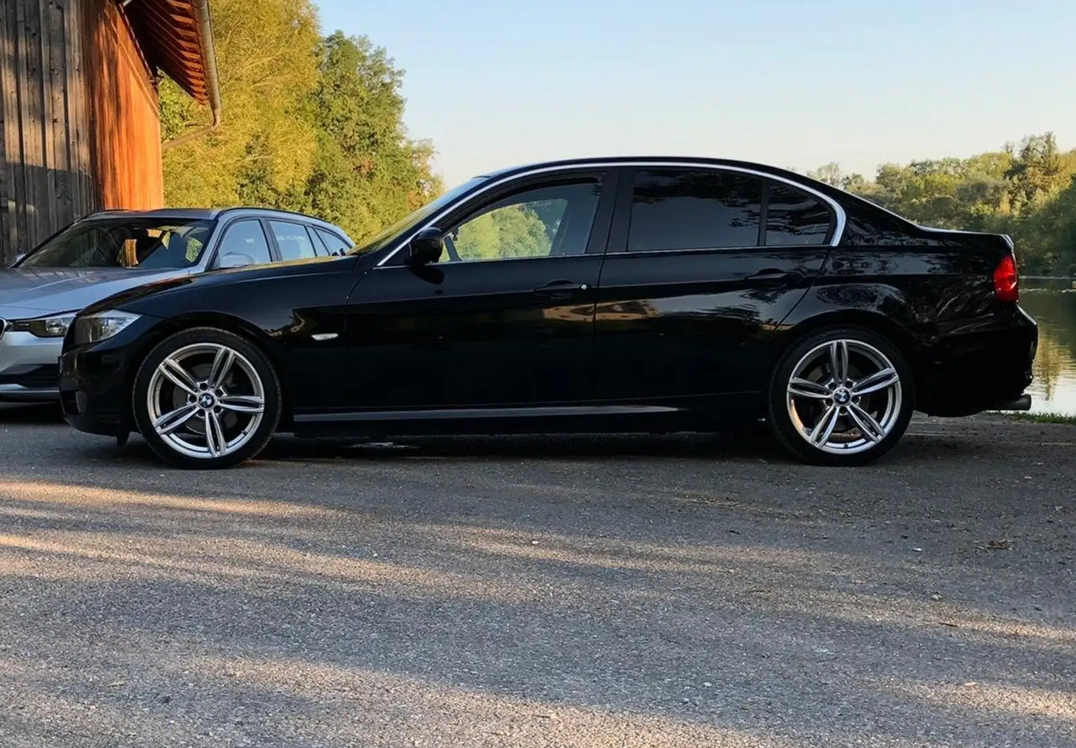 BMW 325 325i Schwarz - 1