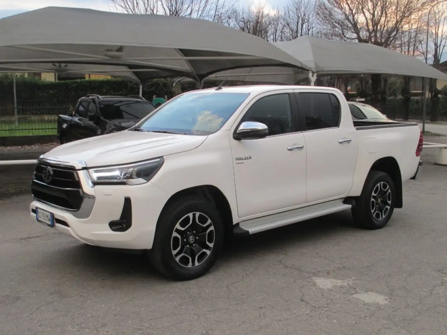 Toyota Hilux + IVA !!! 2.8 D A/T 4WD Double Cab Executive + Bianco - 1