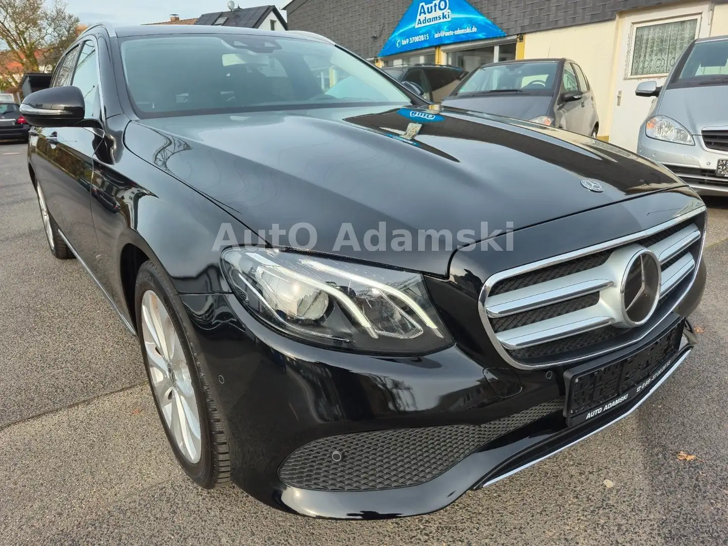 Mercedes-Benz E 350 d T 4-Matic Avantgarde STDHZ LED 98tkm AHK Schwarz - 2
