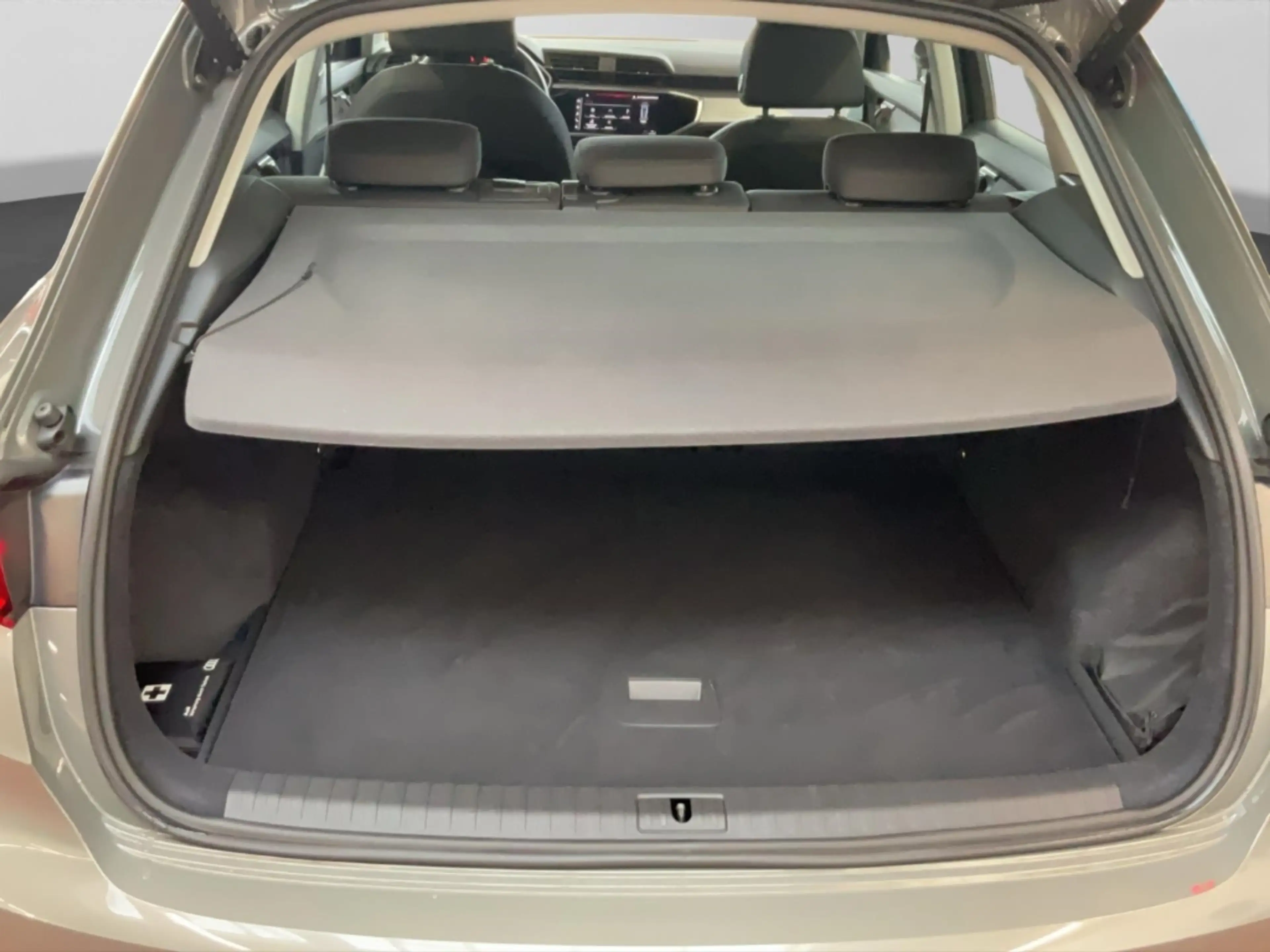 Audi Q3 35 1.5 TFSI Alu LED APS Smart.-Interface Sitzh. — photo 18