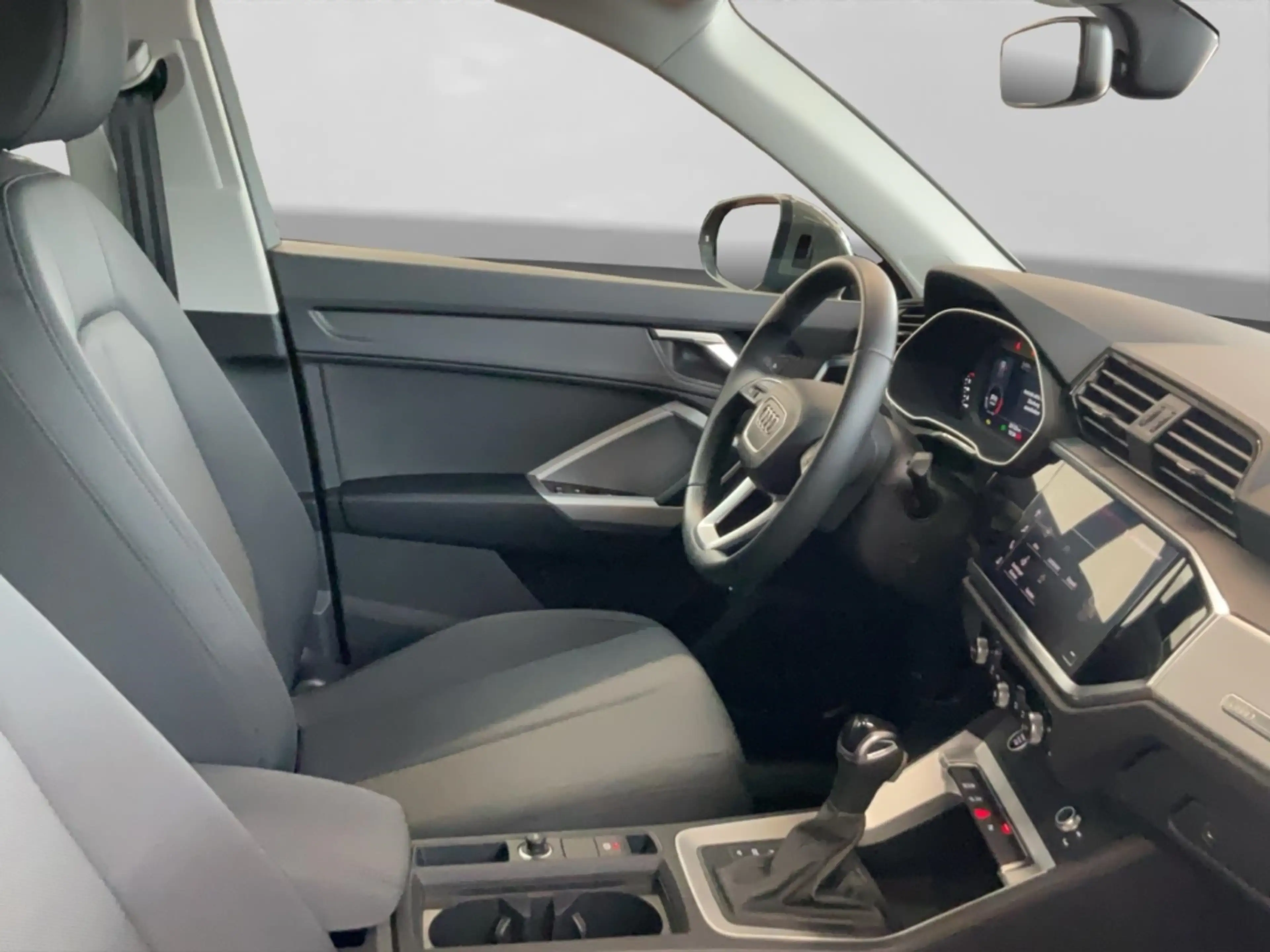 Audi Q3 35 1.5 TFSI Alu LED APS Smart.-Interface Sitzh. — photo 17