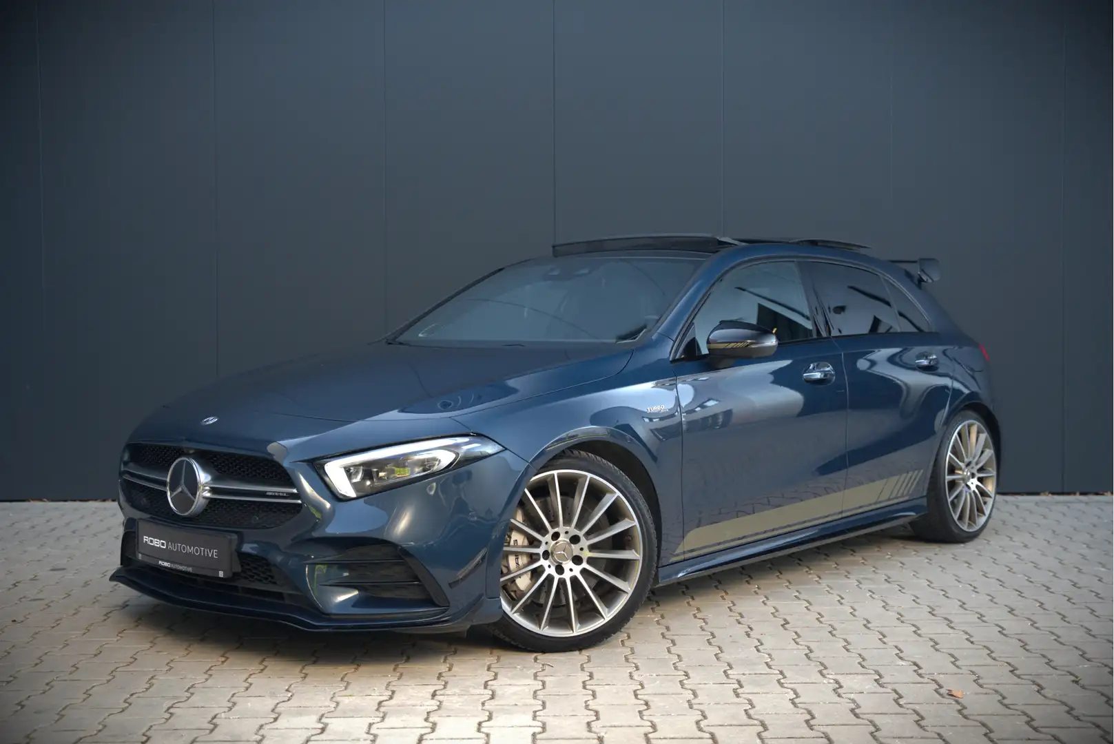 Mercedes-Benz A 35 AMG 4MATIC Edition 1 | Panoramadak | Burmester | AMG P Blauw - 1