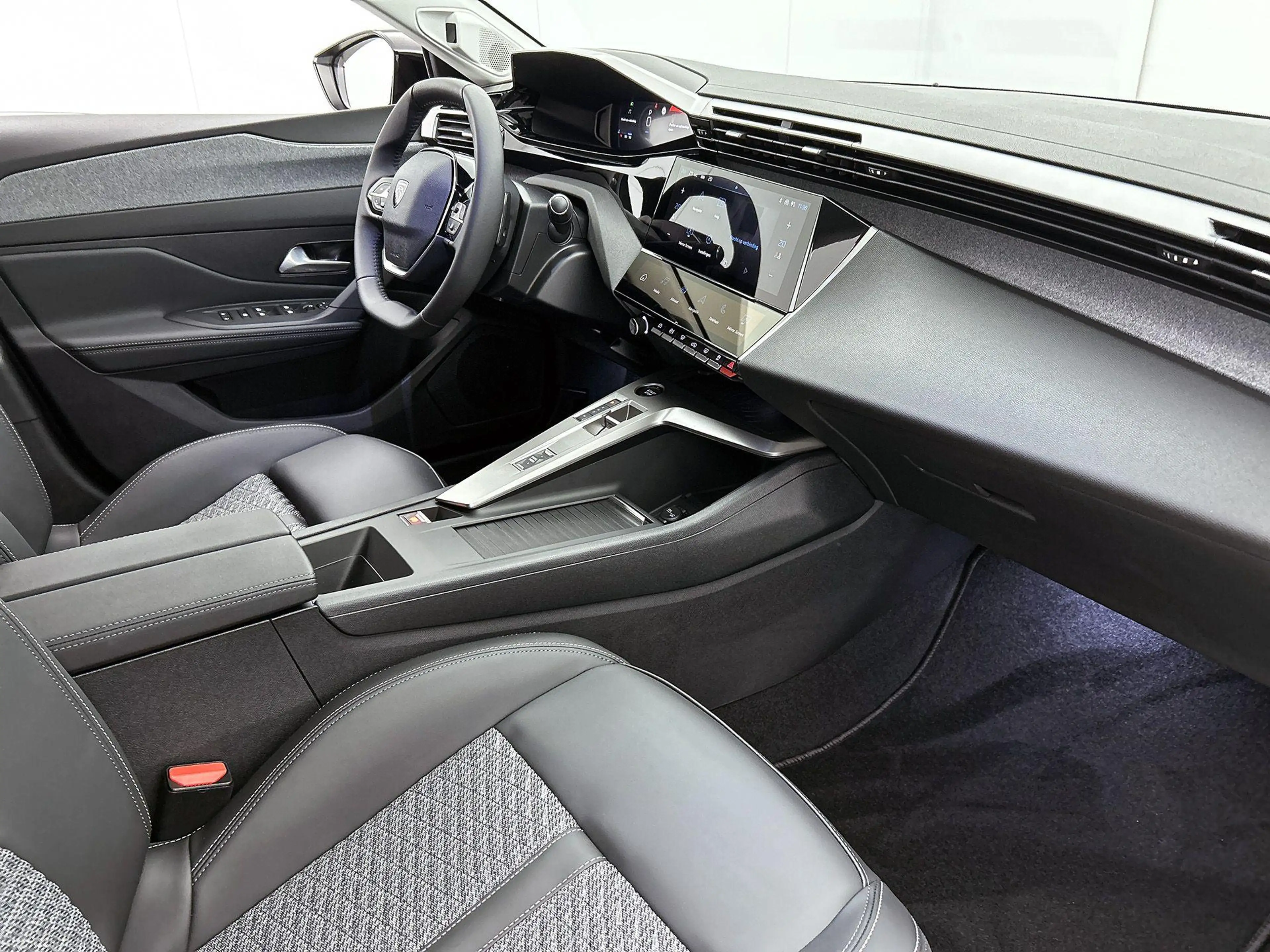 Peugeot 408 Allure Hybrid 145pk Automaat | DEMO | Connected Na — photo 13