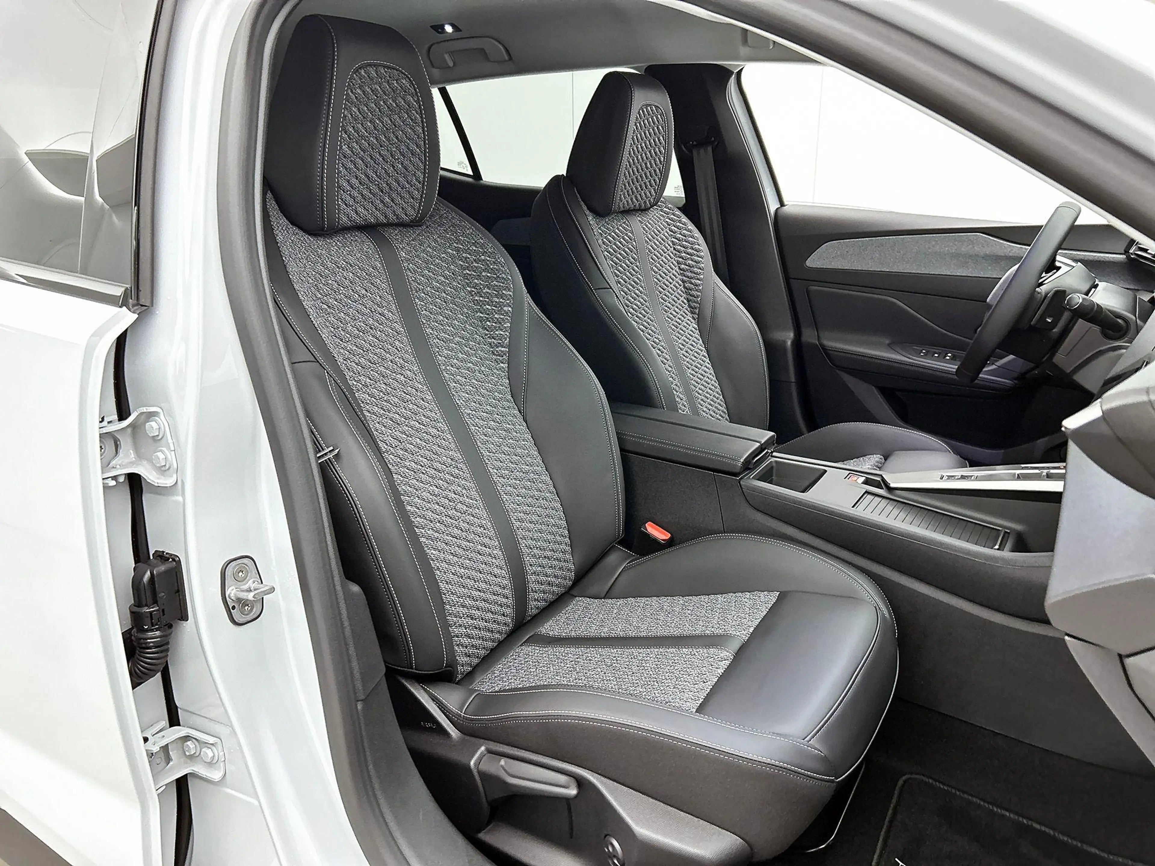 Peugeot 408 Allure Hybrid 145pk Automaat | DEMO | Connected Na — photo 14