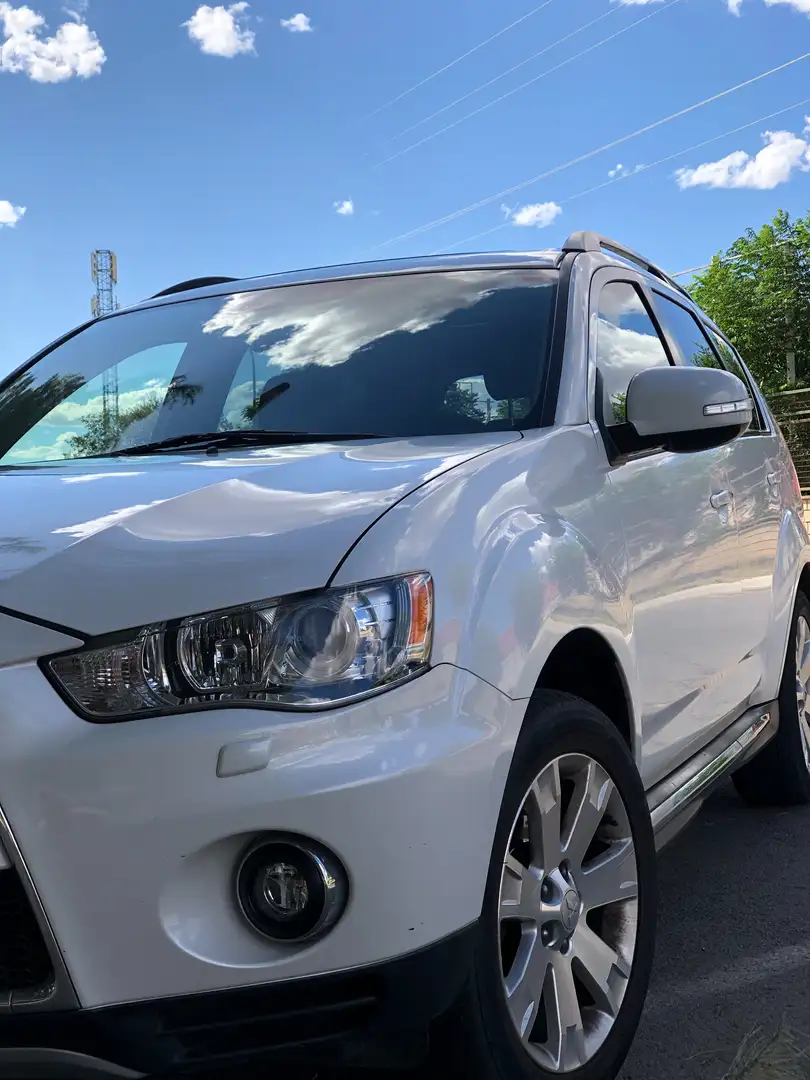 Mitsubishi Outlander Outlander 220DI-D Kaiteki SST Kaiteki Blanco - 2